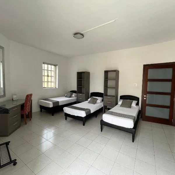 New Aurora Room 1, Huge private bedroom en-suite，位于Is-Swieqi的酒店