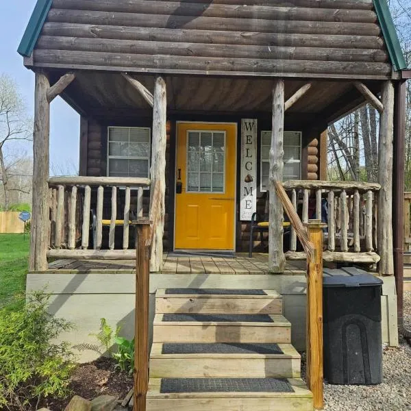 Acorn Cottage at Hocking Vacations，位于洛根的酒店