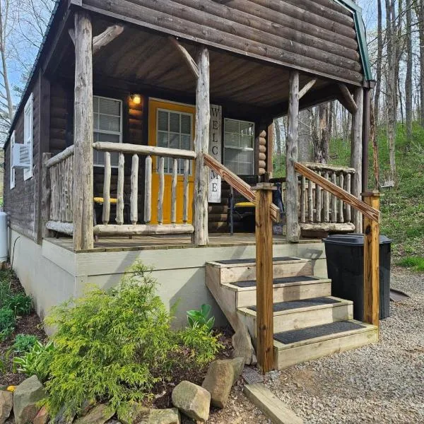 Acorn Cottage at Hocking Vacations，位于Nelsonville的酒店