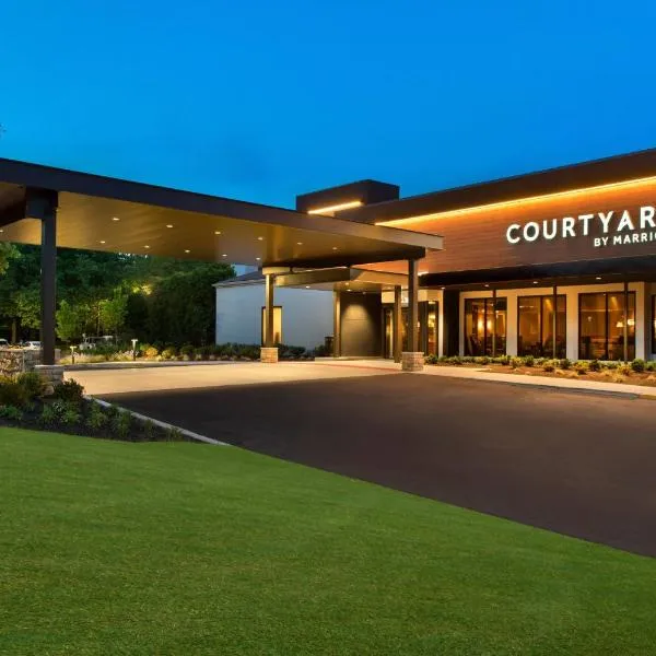 Courtyard by Marriott Lincroft Red Bank，位于西朗布兰奇的酒店