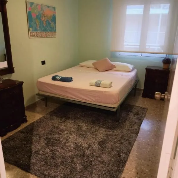 Private room in a shared flat in Castellon，位于卡斯特利翁-德拉普拉纳的酒店