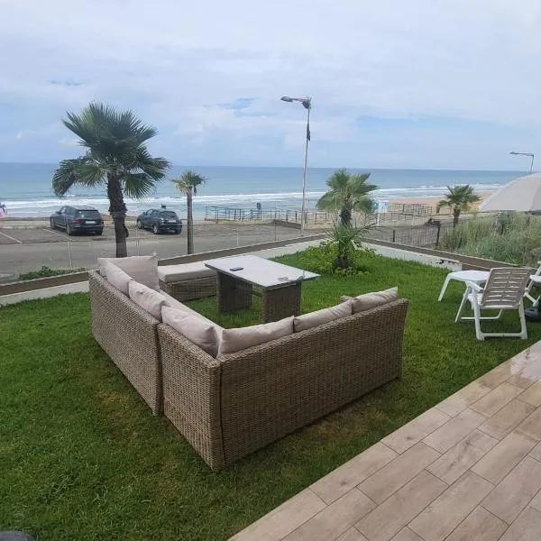 Appartement Plage des Nations Prestigia Front Mer avec grand Jardin，位于西迪布克纳德尔的酒店