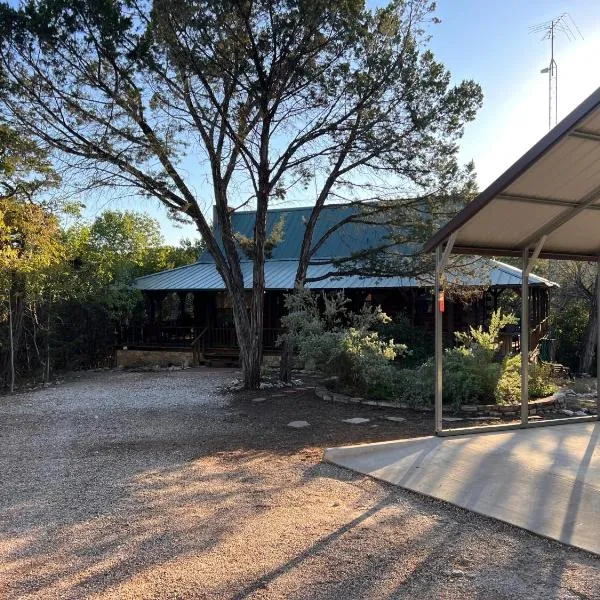 Lake Whitney Log Cabin，位于Lakewood Harbor的酒店