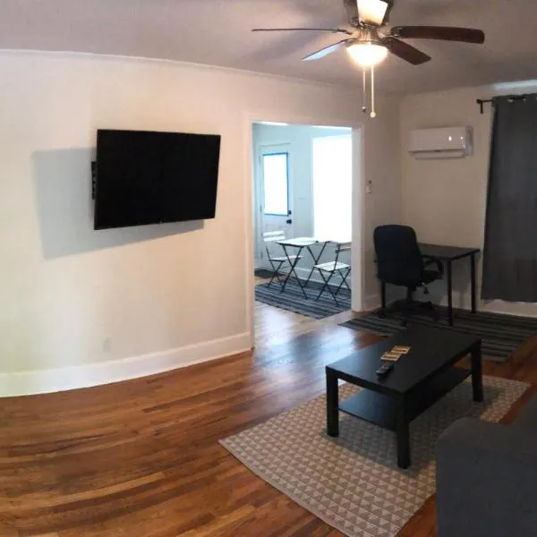 Renovated Cottage Minutes From Downtown，位于达拉姆的酒店