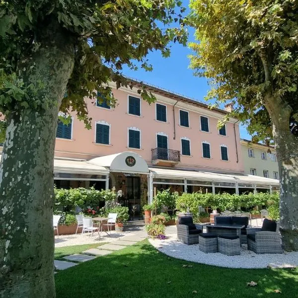 Ristorante Albergo Corona，位于诺维利古雷的酒店