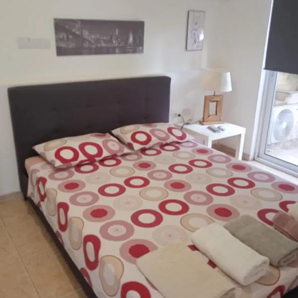 Nicosia rest and relax 1 bedroom apartment，位于Pera的酒店