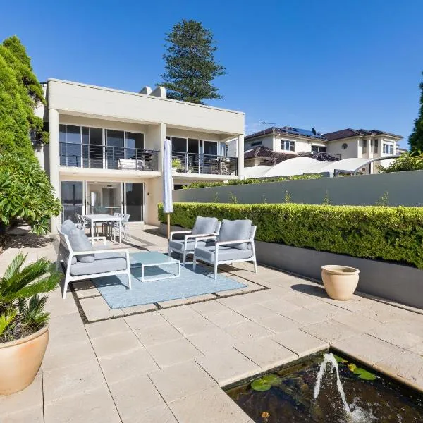 Waterfront Duplex 5 bedrooms 5 bathrooms，位于Sylvania的酒店