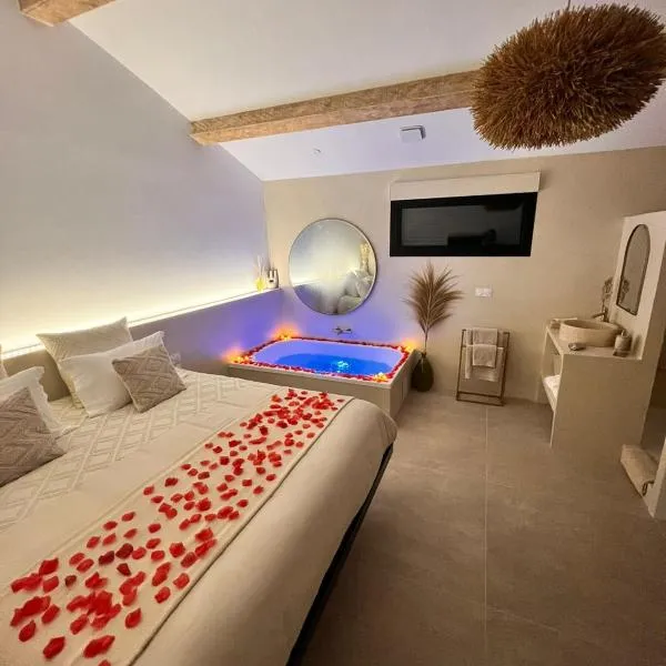 Le Clos des Délices - Love Room - Chambre avec spa, terrasse et parking privatif，位于欧巴涅的酒店