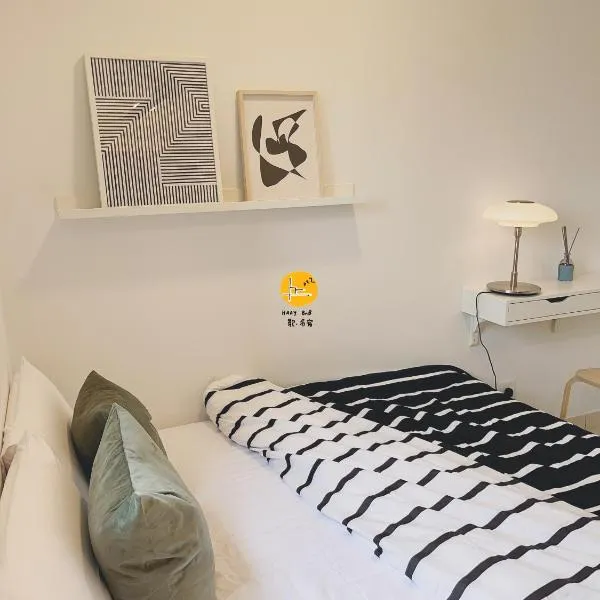 A Private Room With Private Bathroom & Private Entrance,15 mins to KLIA, KLIA2, Sepang- Host By Private Locals Resident, Provide Paid Airport Transport Service, Downstairs Eatery & MCD, Petrol Station, ATM, 7-11，位于Kampong Bekoh的酒店