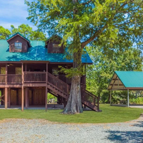 Experience Louisiana, Cabin on Bayou Petite Anse，位于新伊比利亚的酒店
