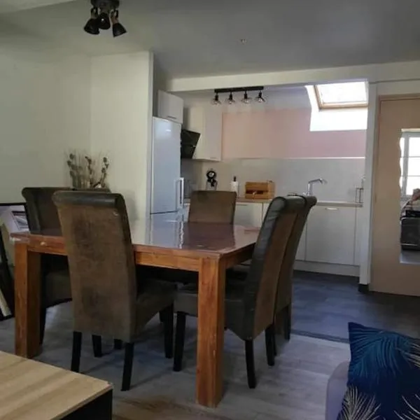 appartement duplex，位于Beaumont-du-Gâtinais的酒店