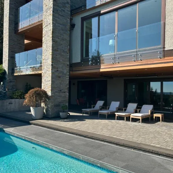Luxury accomodation in West Vancouver，位于西温哥华的酒店