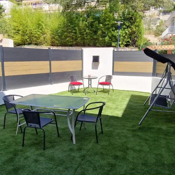 T3 rez de villa le PORT MIOU 2 chambres 6 personnes,位于卡努的酒店