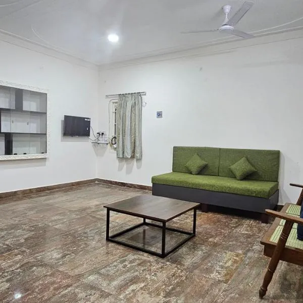 HOMESTAY - AC 3 BHK NEAR AlRPORT，位于钦奈的酒店