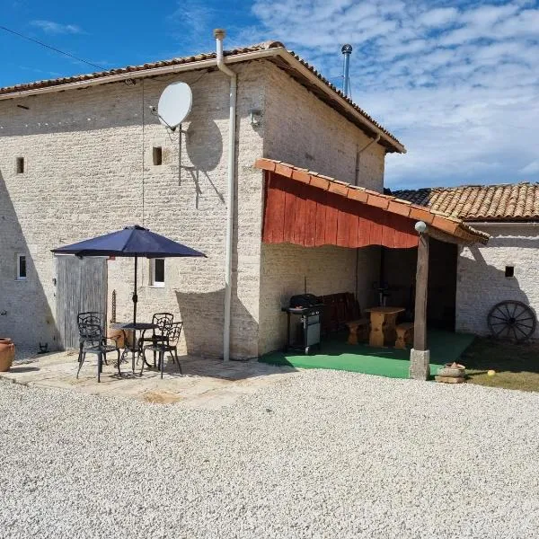 Le verger des noyer Relaxing getaway with private pool，位于Mairé-lʼEvescault的酒店