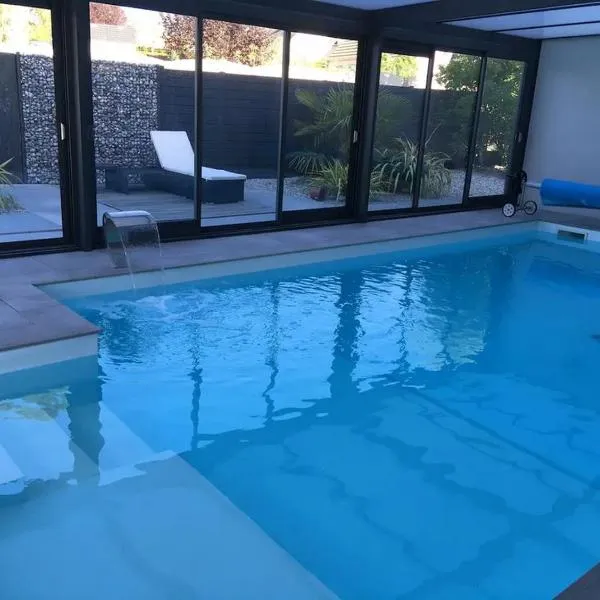 chambre d'hote dans villa avec piscine，位于Étival-lès-Le Mans的酒店