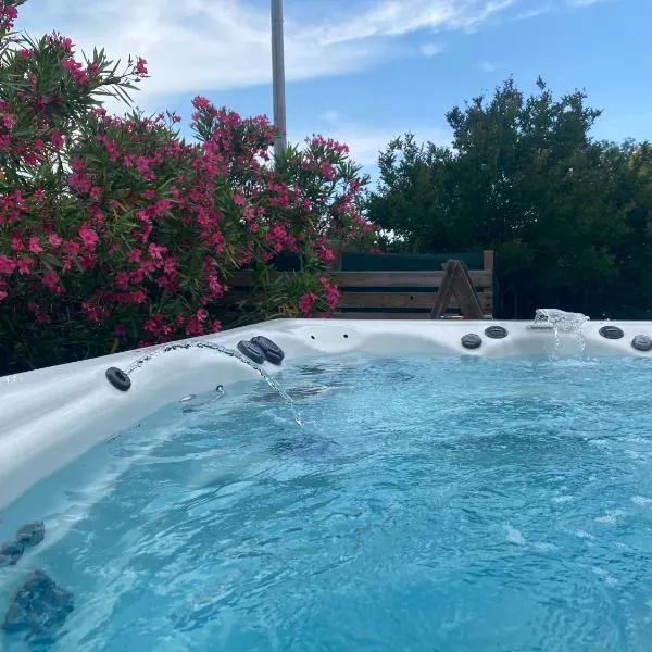 Nature et SPA，位于蓬圣埃斯普里的酒店