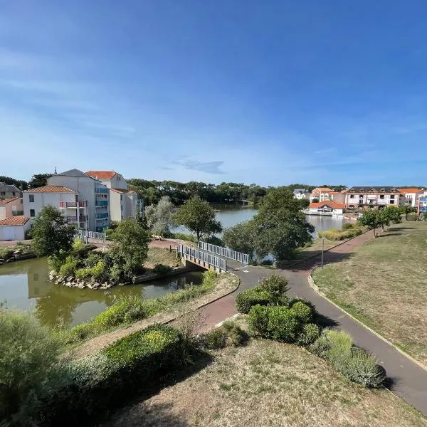 Appt avec vue panoramique sur le lac à Port Bourgenay，位于塔勒蒙的酒店