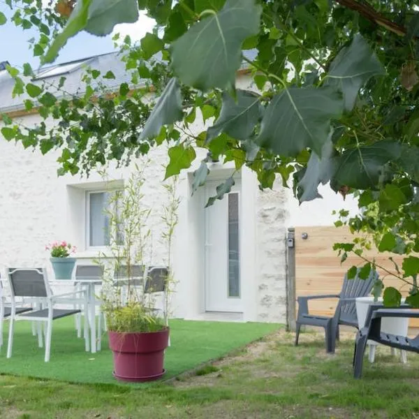 Maison/appartement avec jardin，位于Saint-Denis-en-Val的酒店