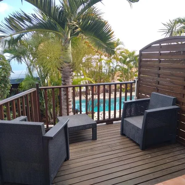 Studio aux AVIRONS pour 2 personnes, avec piscine，位于Le Lambert的酒店