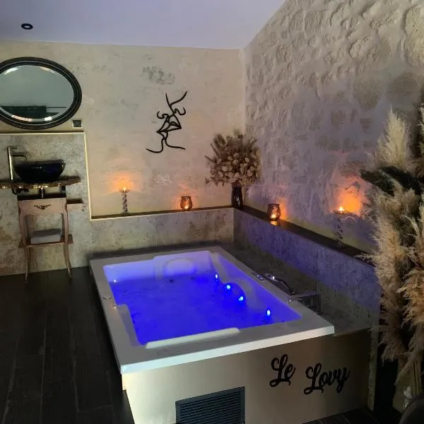 Le Lovy , Studio indépendant avec Jacuzzi，位于Marcenais的酒店