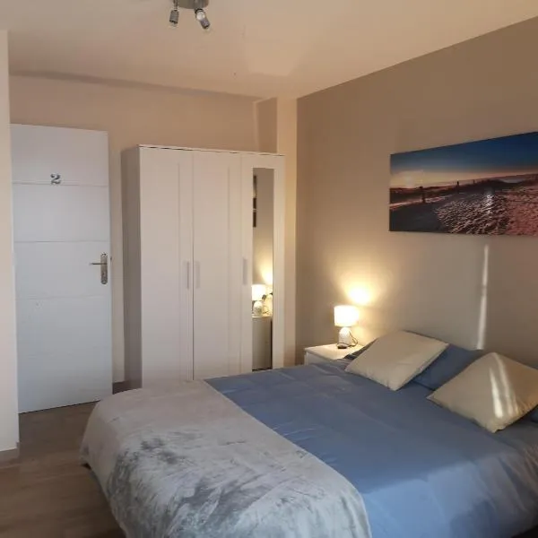 Hostal Mari, alquiler habitación privada en hostal, 6 habitaciones cerca de la universidad y aeropuerto Norte, 3 baños compartidos，位于拉奥罗塔瓦的酒店