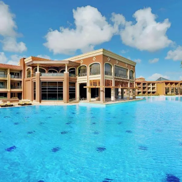 Hilton Alexandria King's Ranch Hotel，位于Qaryat Shākūsh的酒店