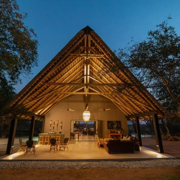 Tomo Safari Lodge，位于荆棘丛自然保护区的酒店