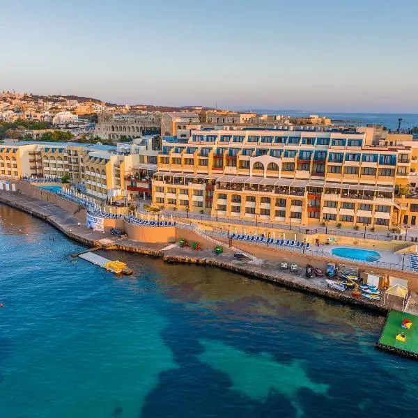 马耳他科林西亚海滩海滨度假酒店，位于比尔基卡拉的酒店