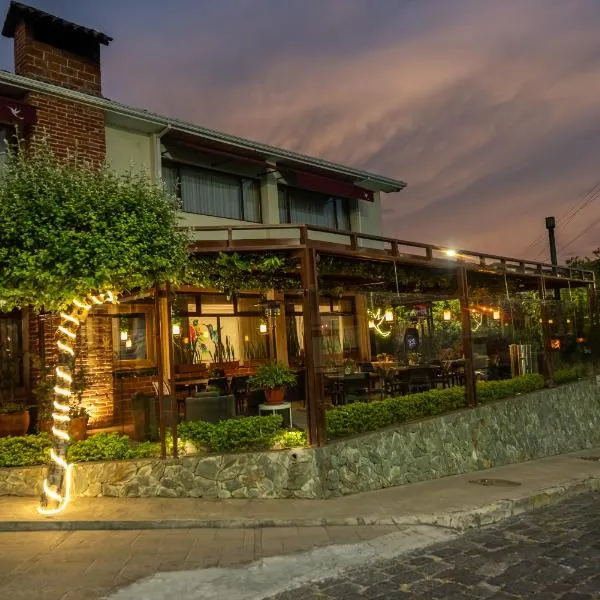 Quindeloma Art Hotel & Gallery，位于里奥班巴的酒店