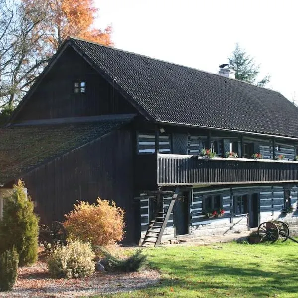 Quiet and charming log farmhouse，位于Libošovice的酒店