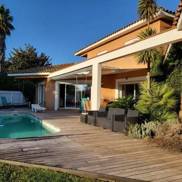 Grande villa entre mer et montagne，位于Bompas的酒店