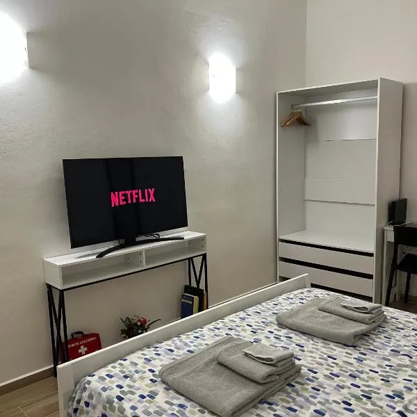 AL 106 Apartment [Free Wi-fi 5 min dalla Stazione]，位于普拉托的酒店