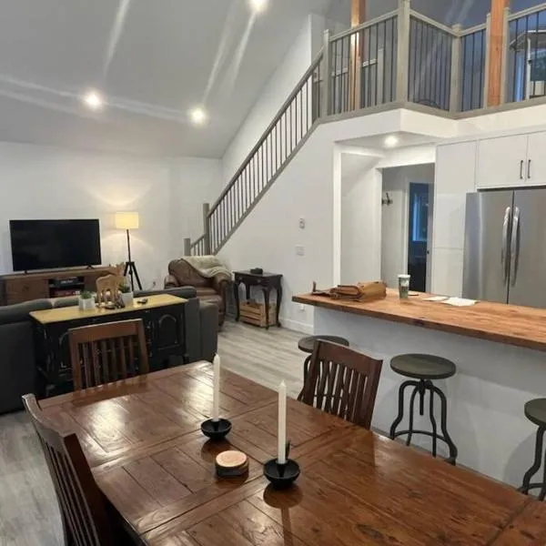 Stunning 5-bed Retreat in Sunshine Valley，位于Sunshine Valley的酒店