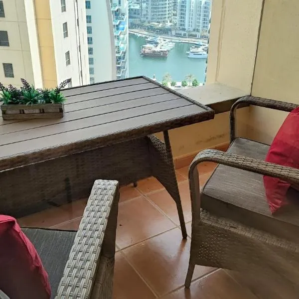 La buena vida holiday homes - Deluxe 3 bedroom apartment on the beach，位于迪拜的酒店
