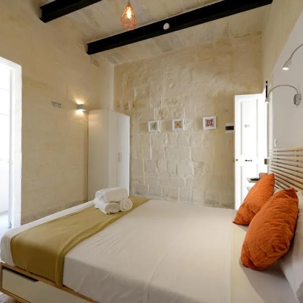 Private rooms with bathroom in Valletta，位于瓦莱塔的酒店