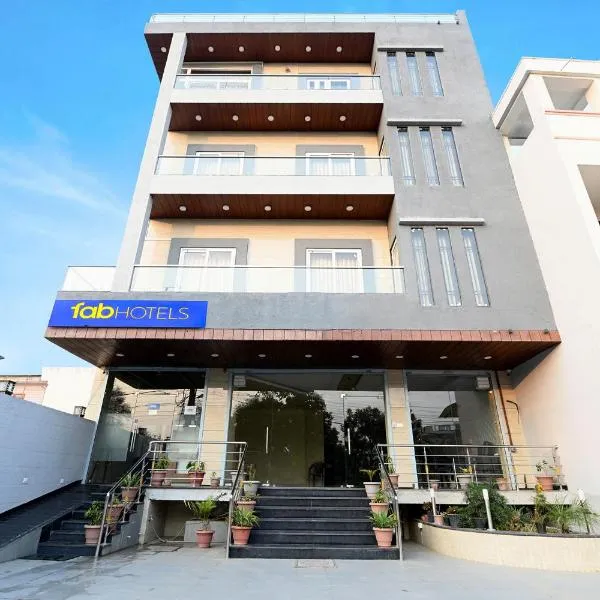 FabHotel 7th Crossing Malviya Nagar，位于斋浦尔的酒店