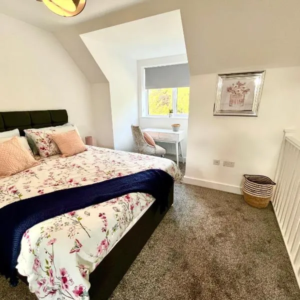 Salford Townhouse 3 BR Home，位于米德尔顿的酒店