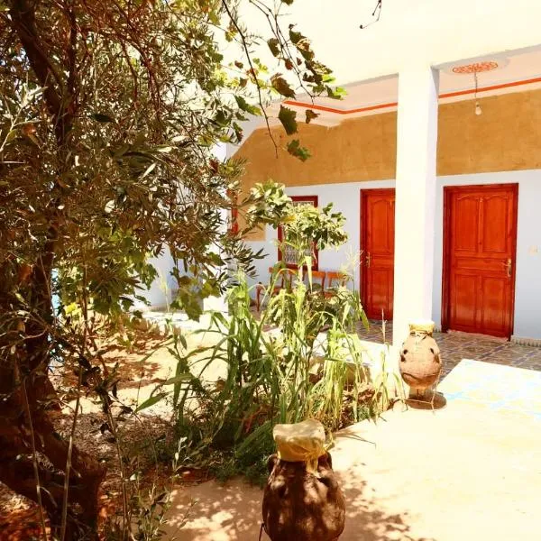 gîte d'étape ziz oasis，位于Tammarrakech的酒店