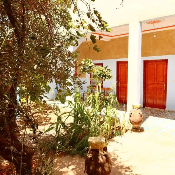 gîte d'étape ziz oasis，位于Aït Athmane的酒店