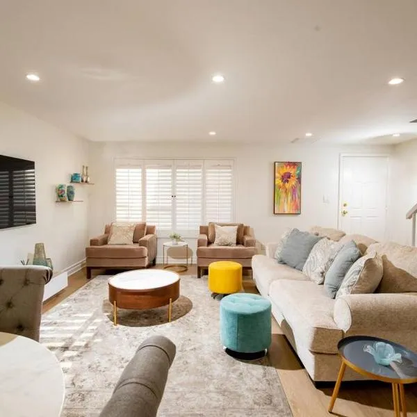 Brand New Remodeled 3 Bedroom Home in Reseda，位于洛杉矶的酒店
