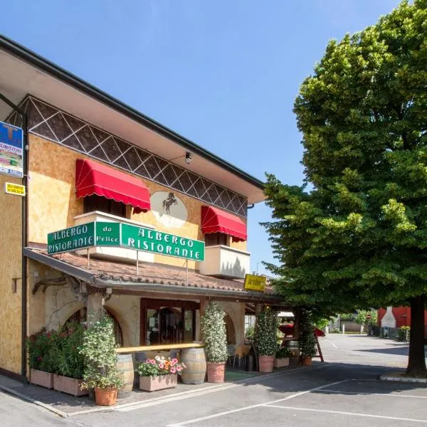 意大利餐厅达费利切酒店，位于Loria的酒店