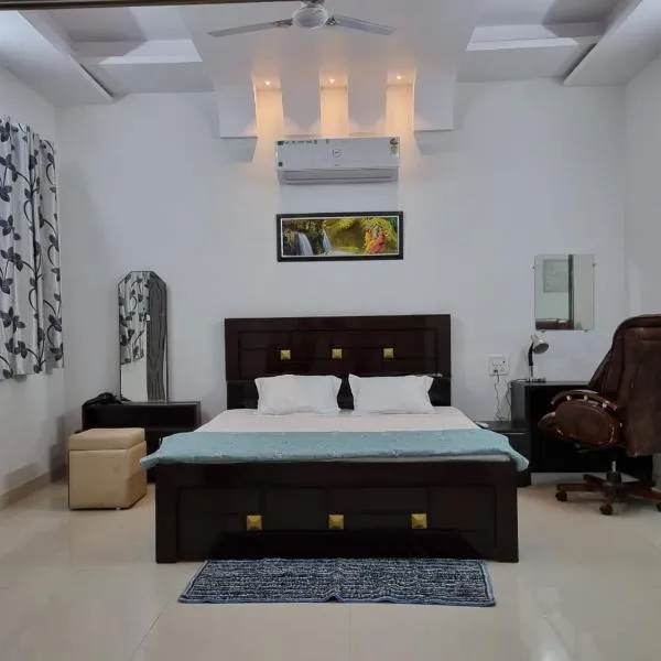 Leela Homestay Jabalpur - Lily - 2 BHK Luxury appartment，位于贾巴尔普尔的酒店