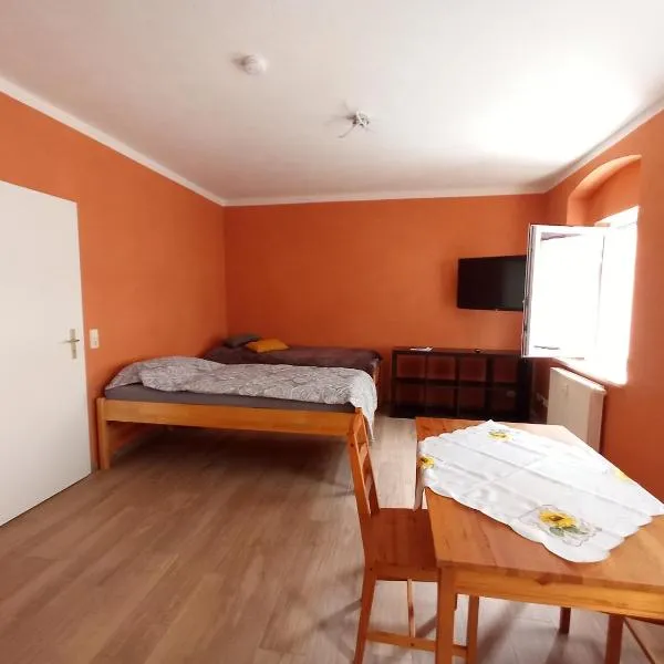 kleine 1-Raum-Ferienwohnung mit hohem Komfort，位于Teuchern的酒店