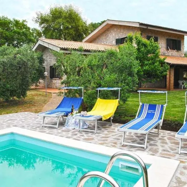Villa Il Casolare Country House con piscina，位于伊特里的酒店