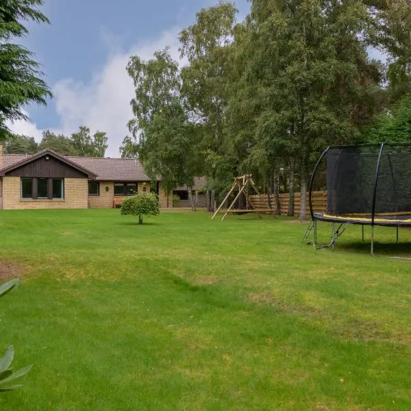 Ballater Bungalow - 4 bed - Beautiful Garden，位于巴拉特的酒店