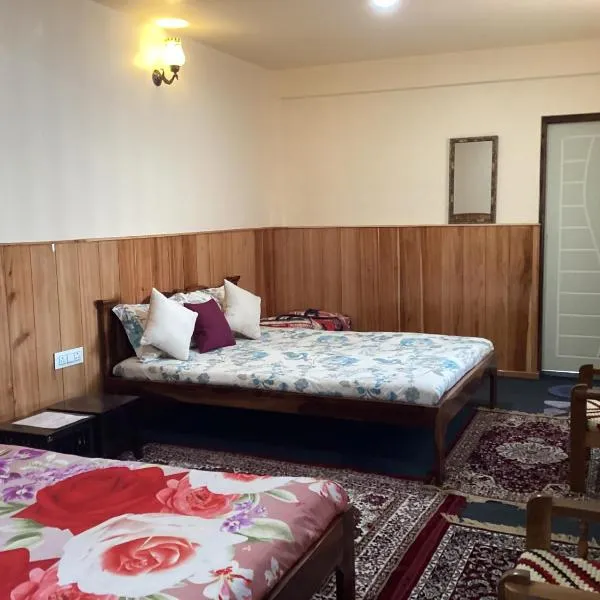 WARUHANG HOMESTAY，位于Takdāh的酒店