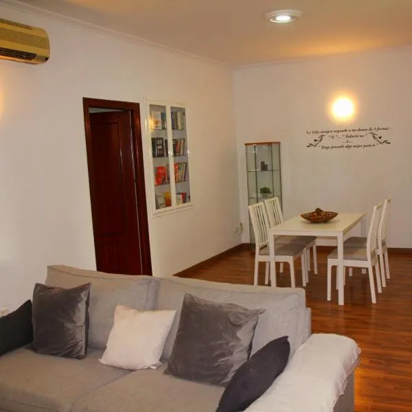 Villa Ahumor Apartamento entero 20 m Sevilla -6pax，位于两姐妹的酒店