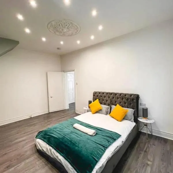 Lovely 1-bedroom apartment, free street parking，位于Elswick的酒店