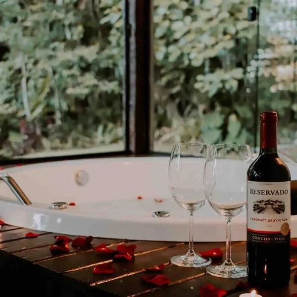 Casa de campo em Joinville com Hidromassagem e Lareira，位于约恩维利的酒店
